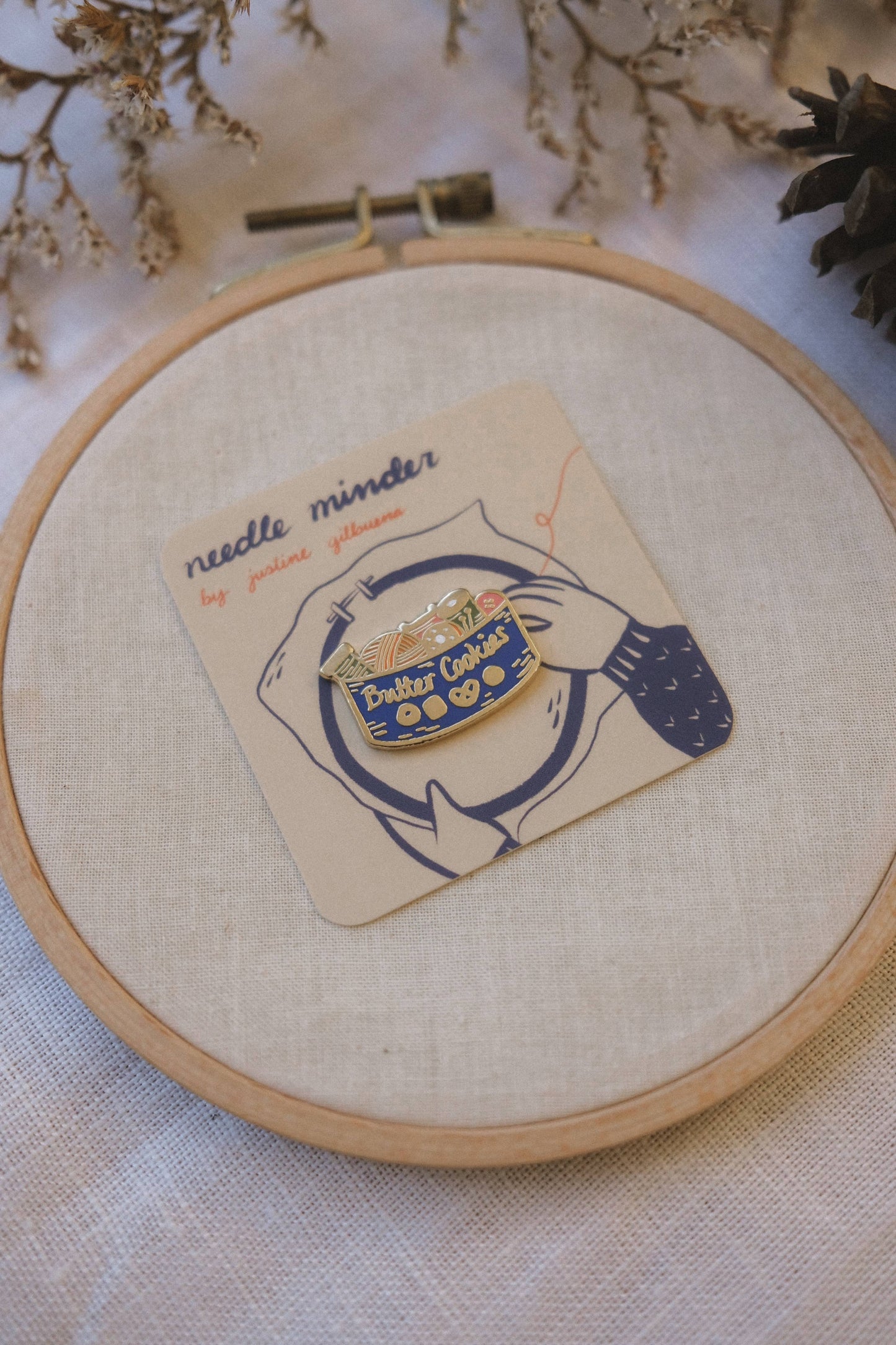 Butter Cookie Sewing Kit Needle Minder