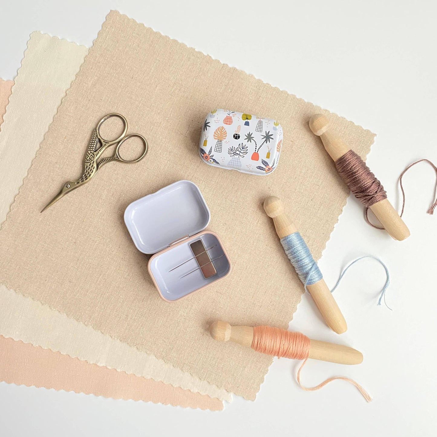 Modern Floral Magnetic Needle Case - #12