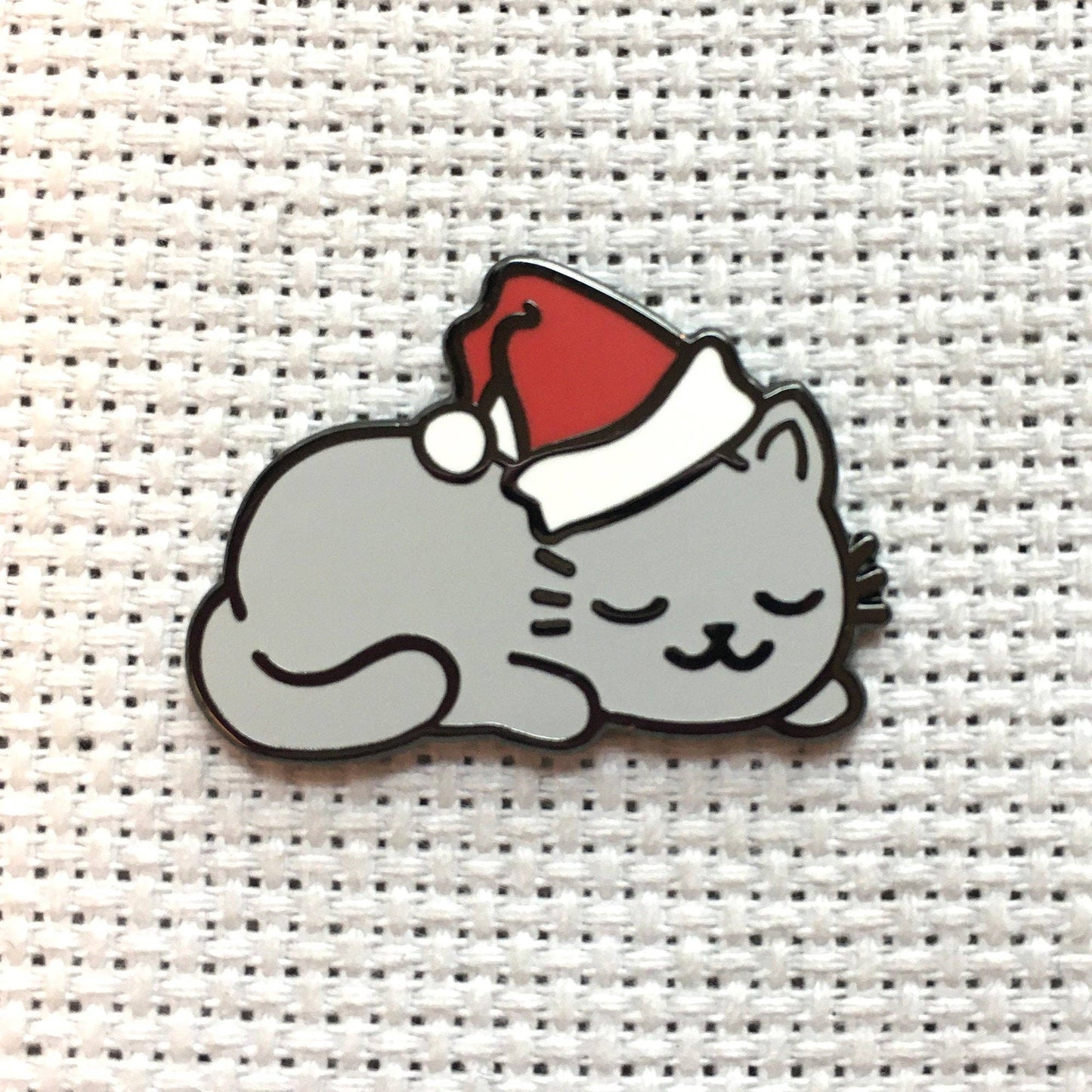 Sleepy Christmas Kitty Magnetic Enamel Needle Minder