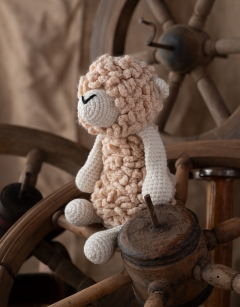 Everett the Romney Sheep Crochet Kit