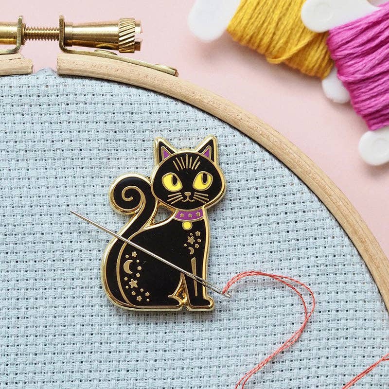 Black Cat Magnetic Needle Minder