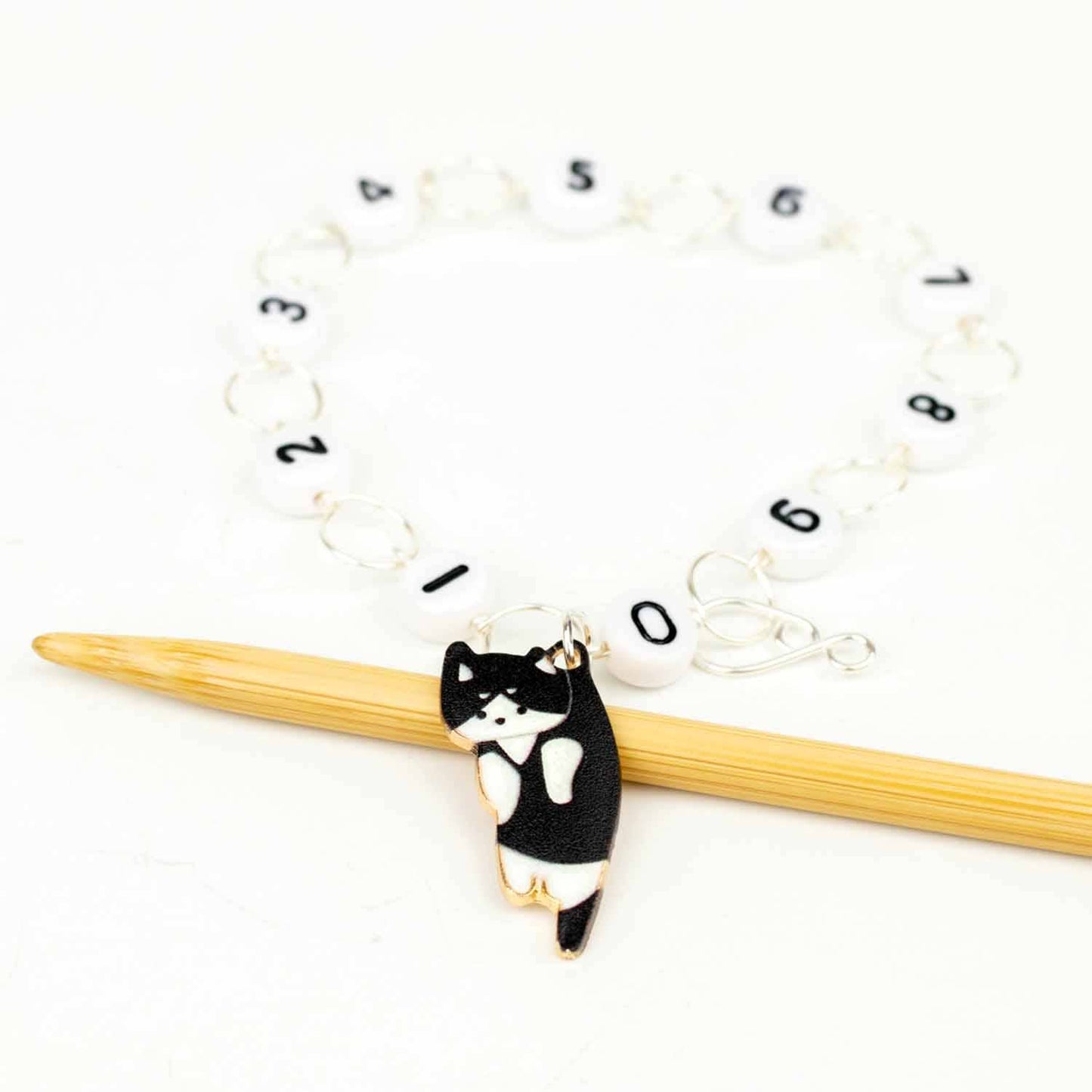 Black Tuxedo Cat Circle Chain Row Counter