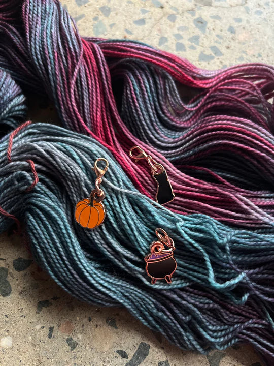 Witch's Familiar Black Kitty Clip In Charm / Progress Keeper / Stitch Marker - Silver or Rose Gold