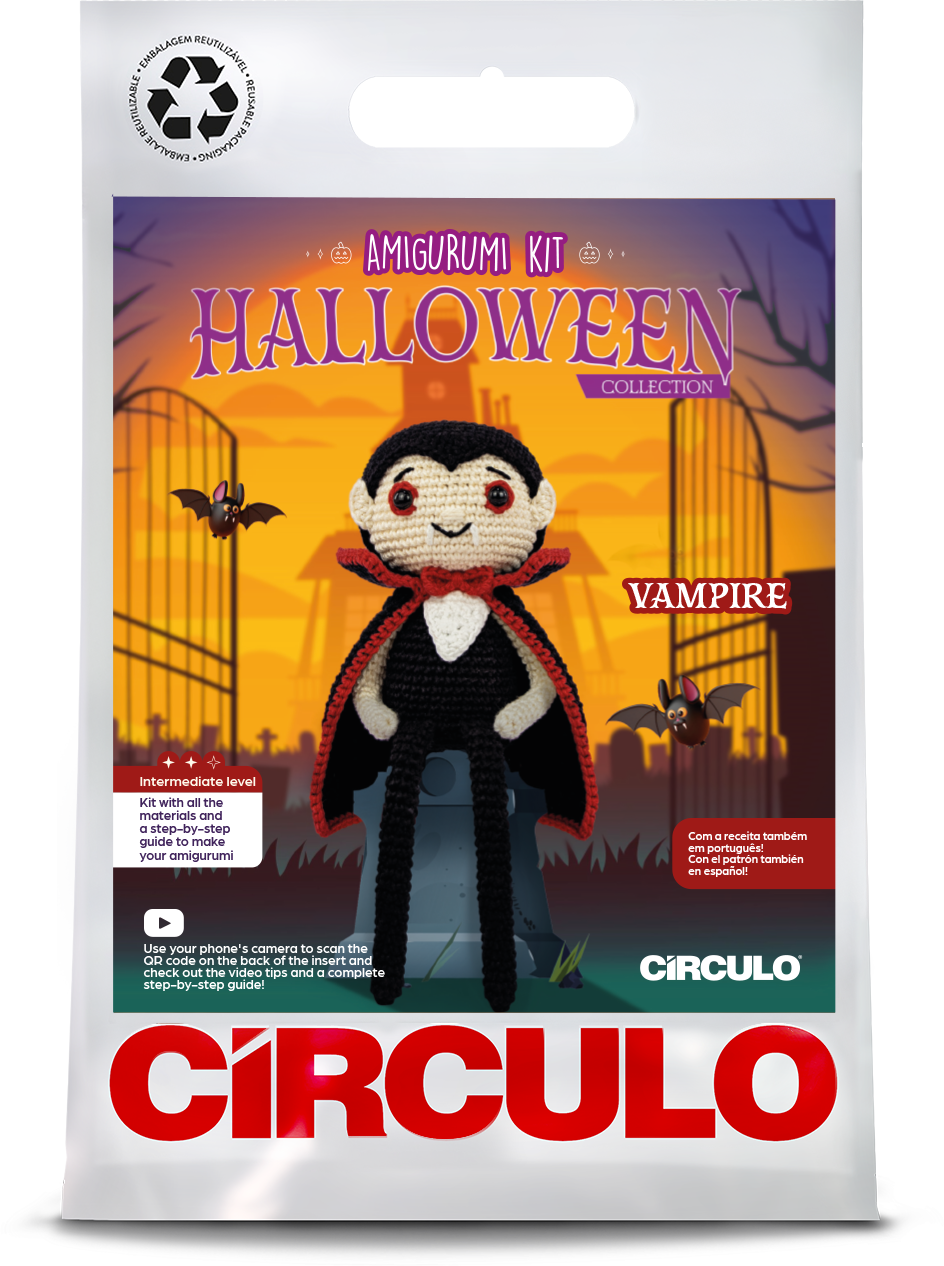 Circulo Halloween-themed amigurumi kit with a vampire design.