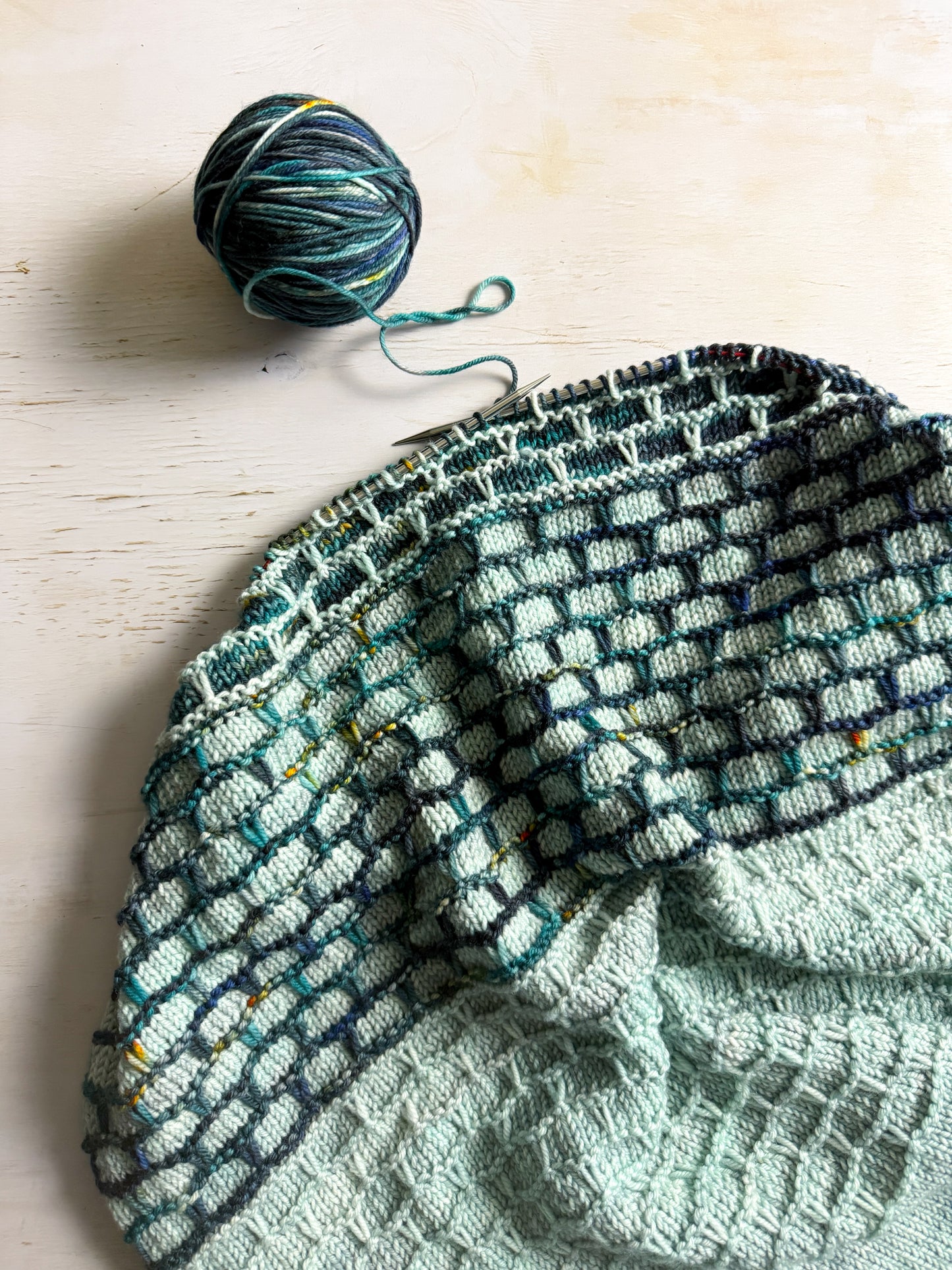 Ocean's Edge Shawl - Knitting Pattern Digital Dowload.