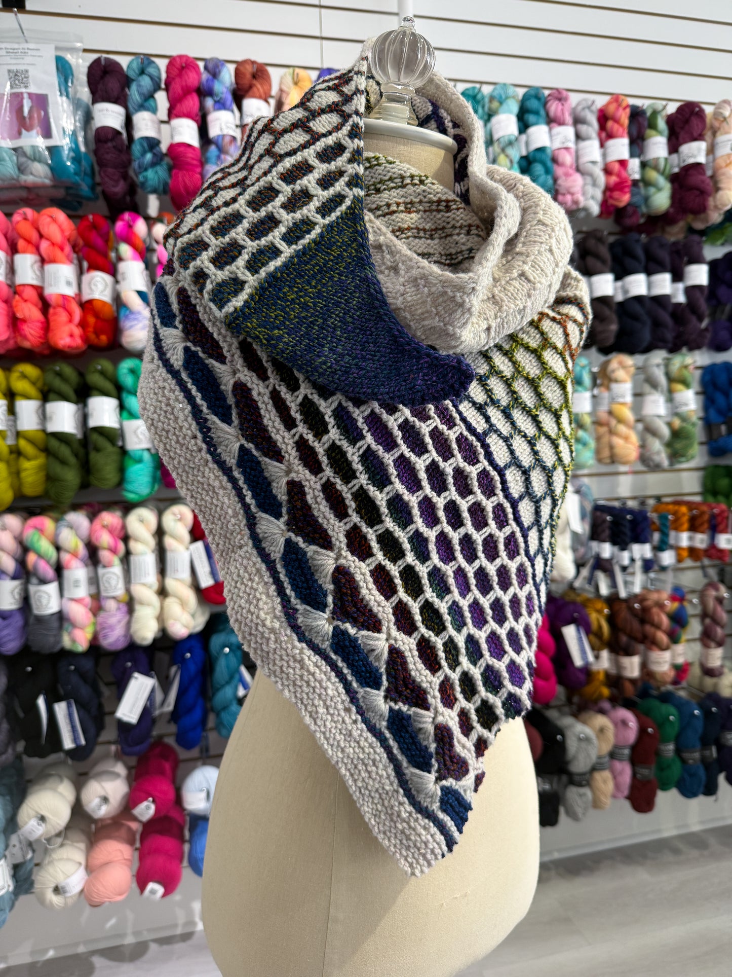 Ocean's Edge Shawl - Knitting Pattern Digital Dowload.