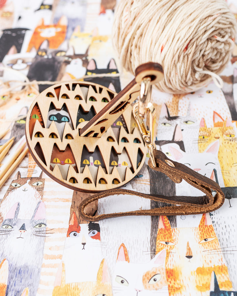 Meowsome - Mini Yarn Minder by Lemonwood