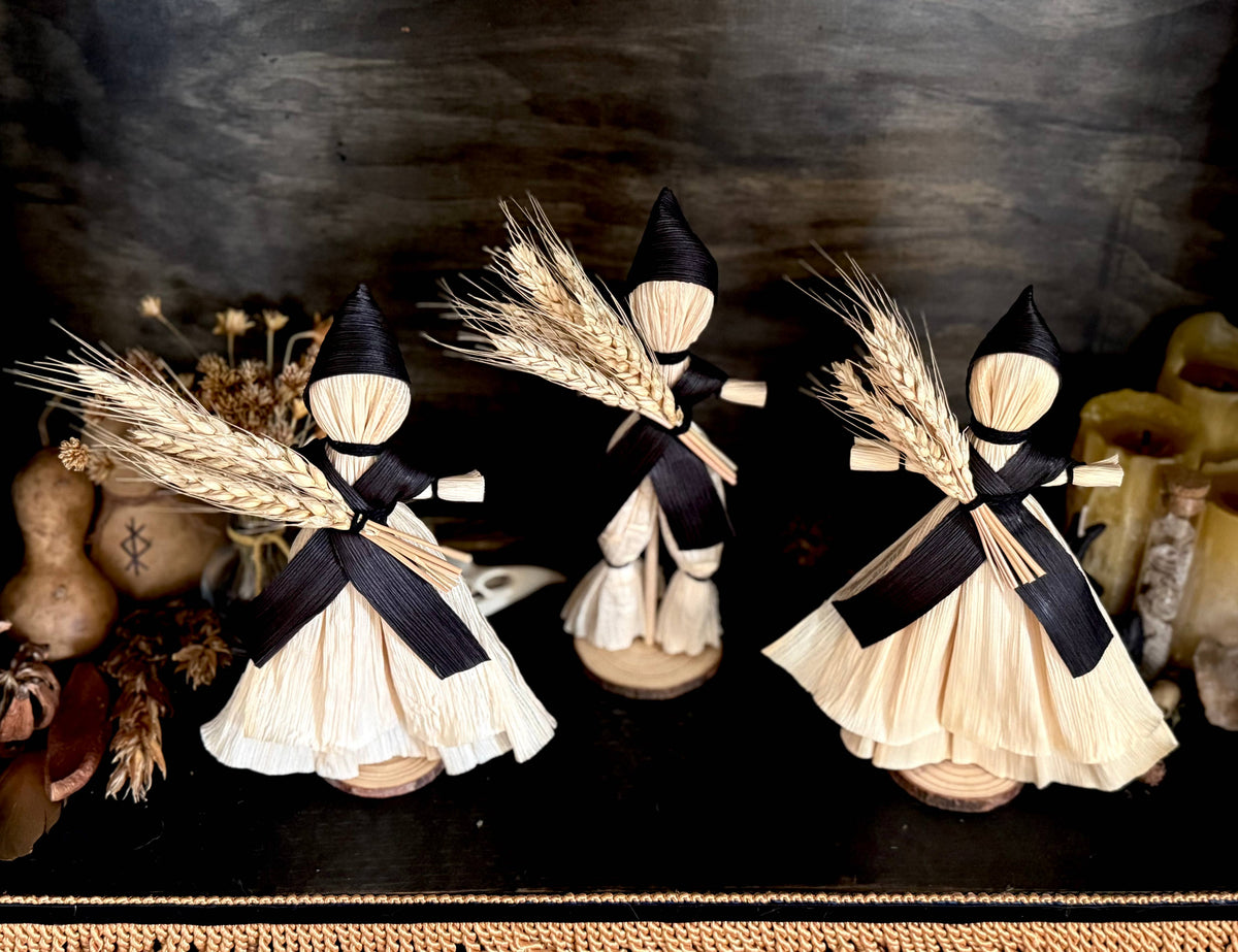 Salem Corn Husk Doll / Folk Poppet w Smock Hood and Wheat