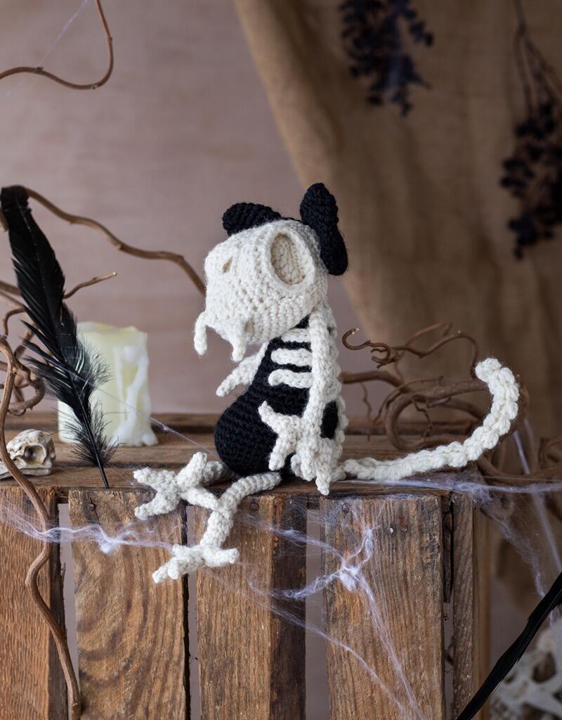 Magdalena the Cat Skeleton Crochet Kit