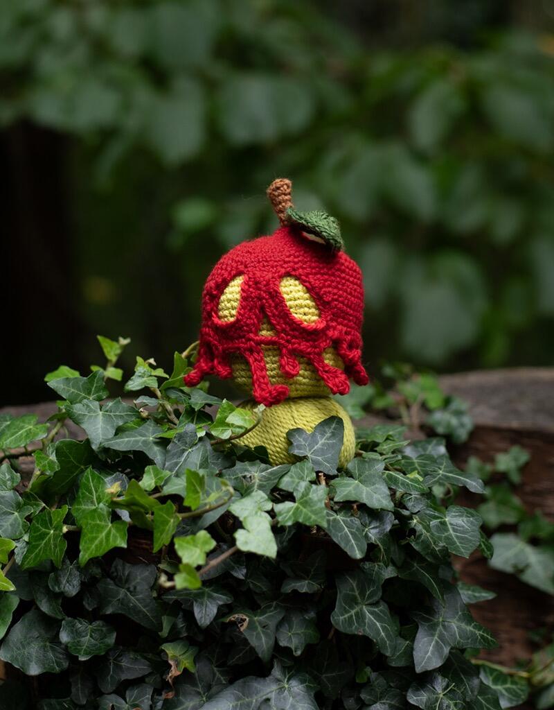 Poisoned Toffee Apple Crochet Kit