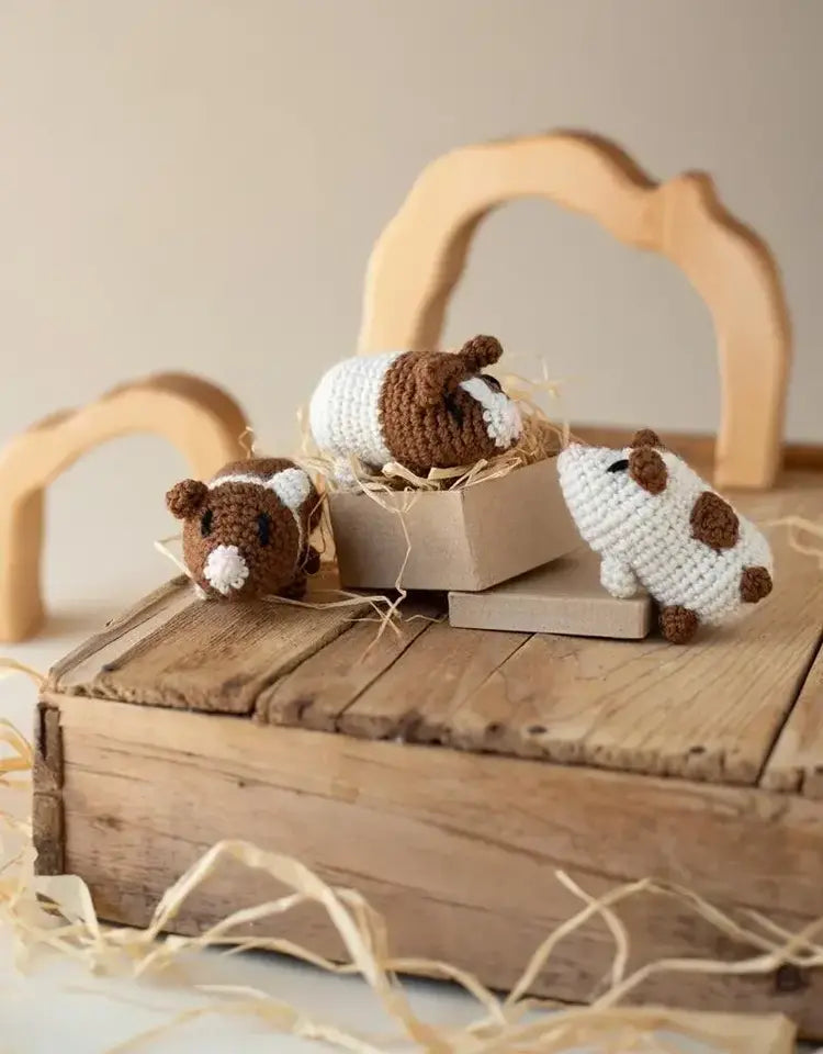 Mini Guinea Pigs crochet kit
